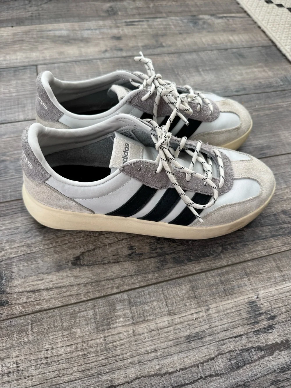 Adidas Boys Men’s Size 7 Gray/White Sneakers